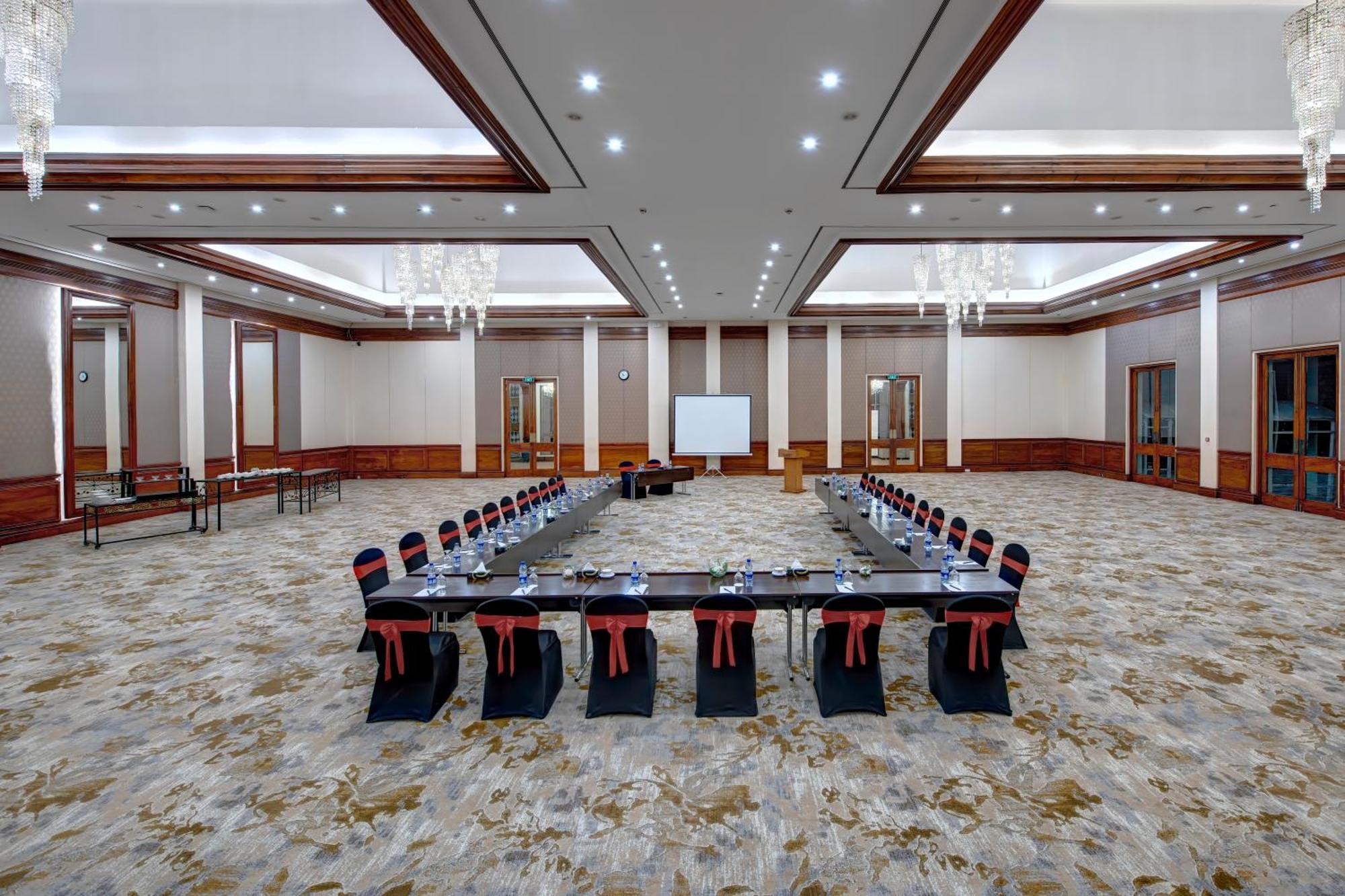 Pearl Continental Hotel, Muzaffarabad Zewnętrze zdjęcie